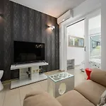 Apartment In Pore Near Rock