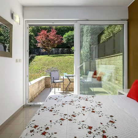 In Pore Near Rock * Poreč