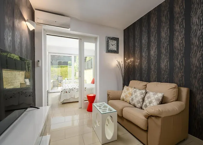 Apartman In Pore Near Rock