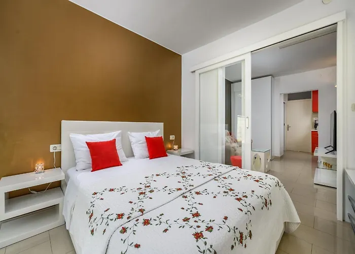 Apartament In Pore Near Rock Poreč