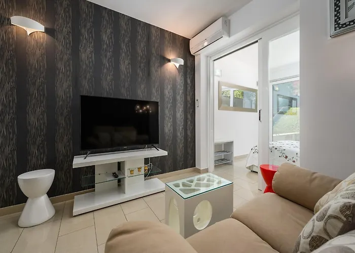 Apartament In Pore Near Rock